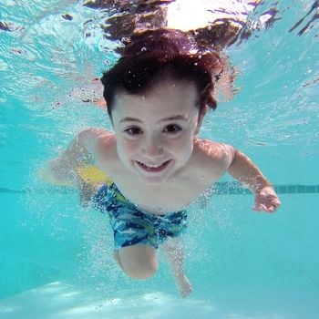 Kleinkindschwimmkurse im Gesundheitszentrum Dr. Roy Kühne Northeim